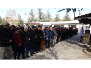 Geri Manevra Yapan Kamyonun Ezdiği Kadın Son Yolculuğuna Uğurlandı