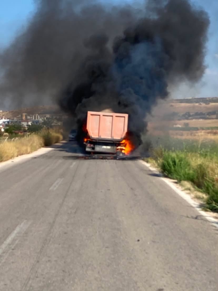 ankara-da-seyir-halindeki-tir-alev-aldi