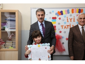 Başkan Alemdar Miniklerin Karne Heyecanına Ortak Oldu