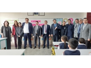 Millitvekili Kaya Kızının Okulu’nda Karne Dağıttı