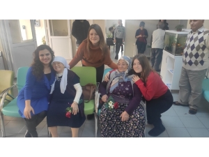 Öğrencilerden Huzurevi Sakinlerine Moral Ziyareti