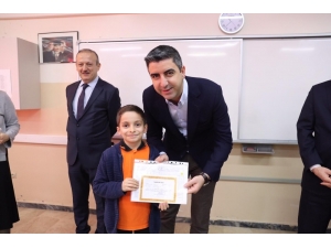 Başkan Gökhan Yüksel, Karne Dağıtım Gününe Katıldı