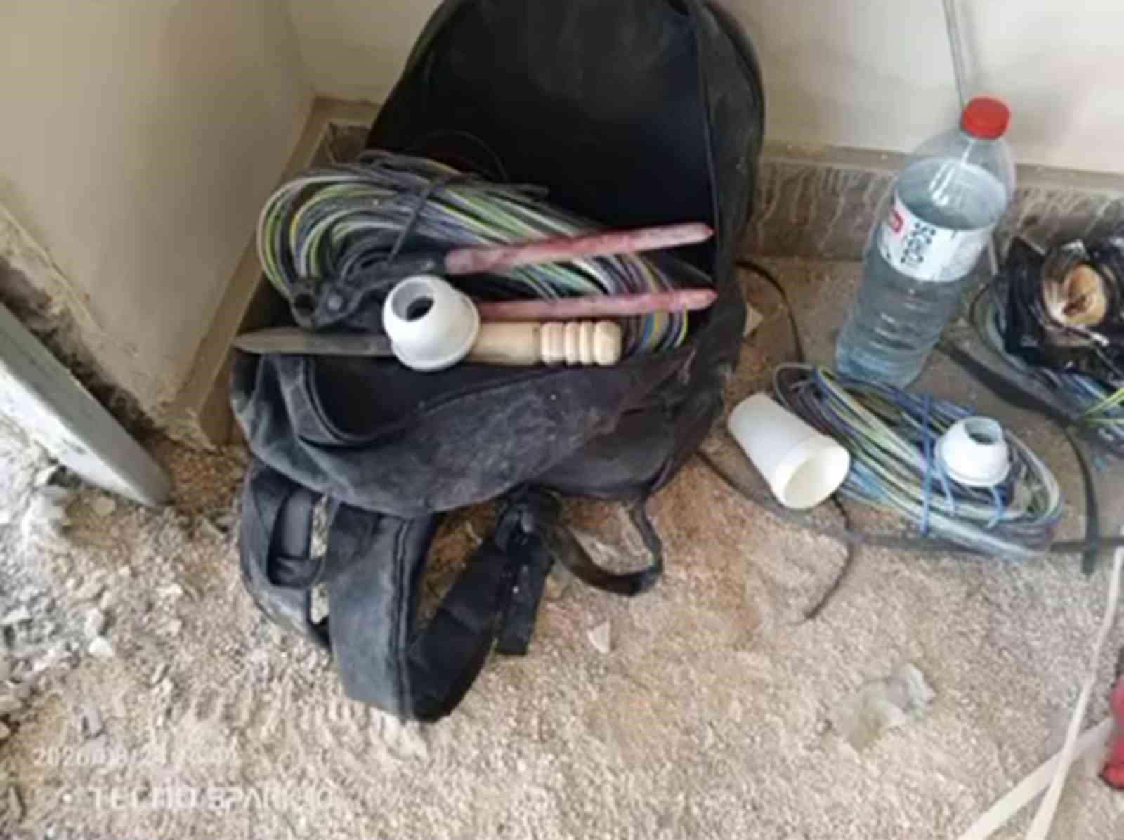 isci-gibi-yelek-giyip-mesai-yapan-hirsiz-yevmiyesini-300-bin-tl-ye-getirecekken-yakalandi