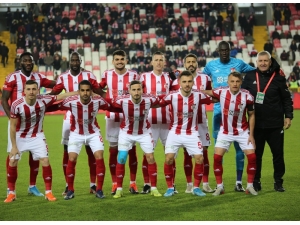 Sivasspor İki Eksikle İstanbul’a Gidiyor
