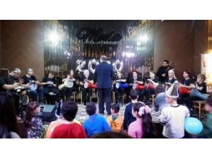 Lösemili Çocuklara ’Ritim’ Tuttular