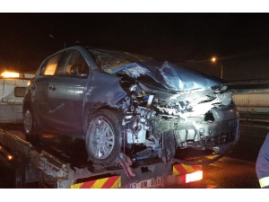 Kocaeli’de Otomobil Demir Bariyerlere Çarptı: 1 Ağır Yaralı
