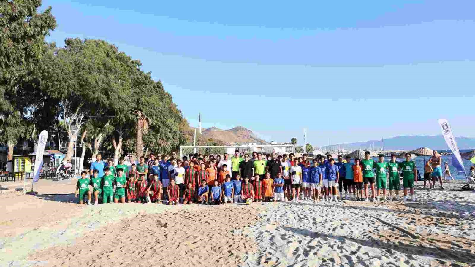 bodrum-da-1-gunbatimi-cocuk-plaj-futbol-senligi-basladi