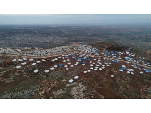 Bombardımandan Kurtulmak İçin Dağın Tepesine Sığındılar