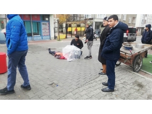 Esenyurt’ta Yaralı Motosiklet Sürücüsüne Yerde Şemsiyeli Önlem