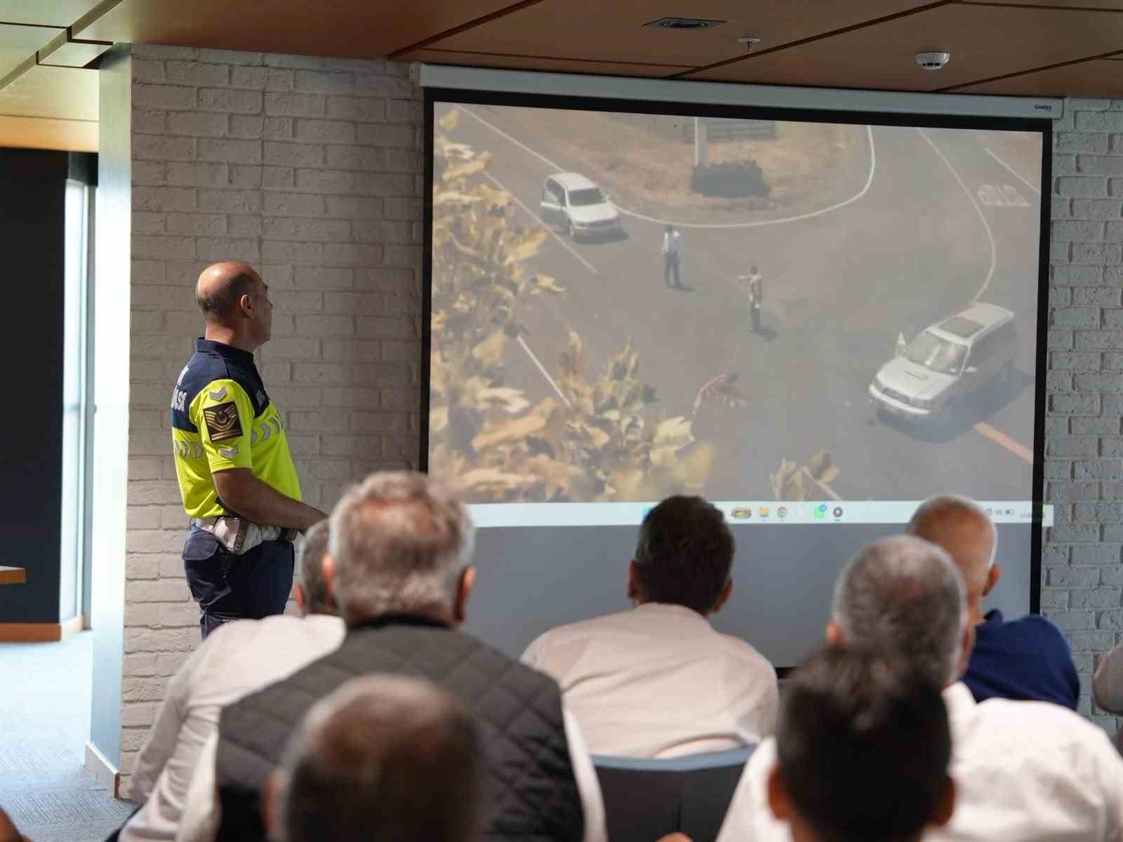 duzce-de-soforlerine-trafik-egitimi