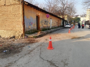 İnegöl’de Tehlike Saçan Metruk Binalar Yıkıldı