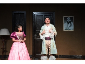 Bursa’da Sahne Alan ’Cimri’ Oyunu İlk Sahnesinde Seyirciden Tam Not Aldı