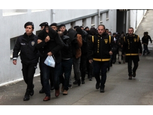 Dolandırıcılar Para Trafiğini Öğretim Görevlisinin Hesabından Yapmışlar