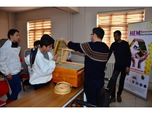 Uludere’de Öğrenciler Hem Öğreniyor Hem De Üretiyor