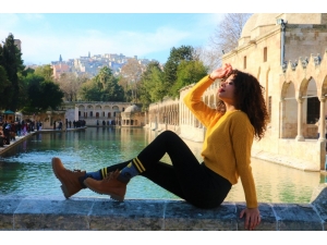 Mimarlık Mesleğini Bırakıp Otostopla Dünyayı Geziyor