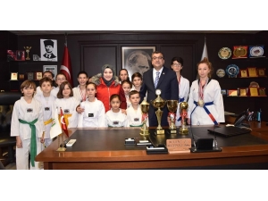Çan Belediyesi Taekwondo Kulübü Başarılarını Başkan Öz İle Paylaştı