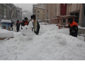 Hakkari’de 37 Köy Ve 104 Mezra Yolu Ulaşıma Kapandı