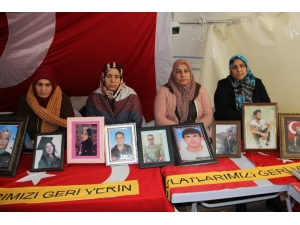 Hdp Önündeki Ailelerin Evlat Nöbeti 138’inci Gününde