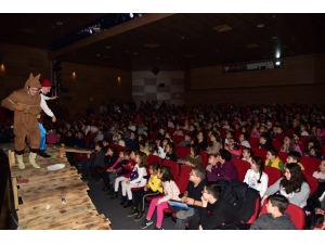 Manisa Büyükşehir’den Çocuklara Karne Hediyesi