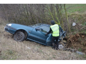 Otomobil Ağaca Çarptı: 1 Yaralı