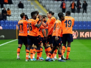 Süper Lig: Medipol Başakşehir: 4 - Yeni Malatyaspor: 0 (İlk Yarı)