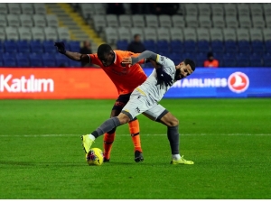 Demba Ba Kadıköy’de Yok