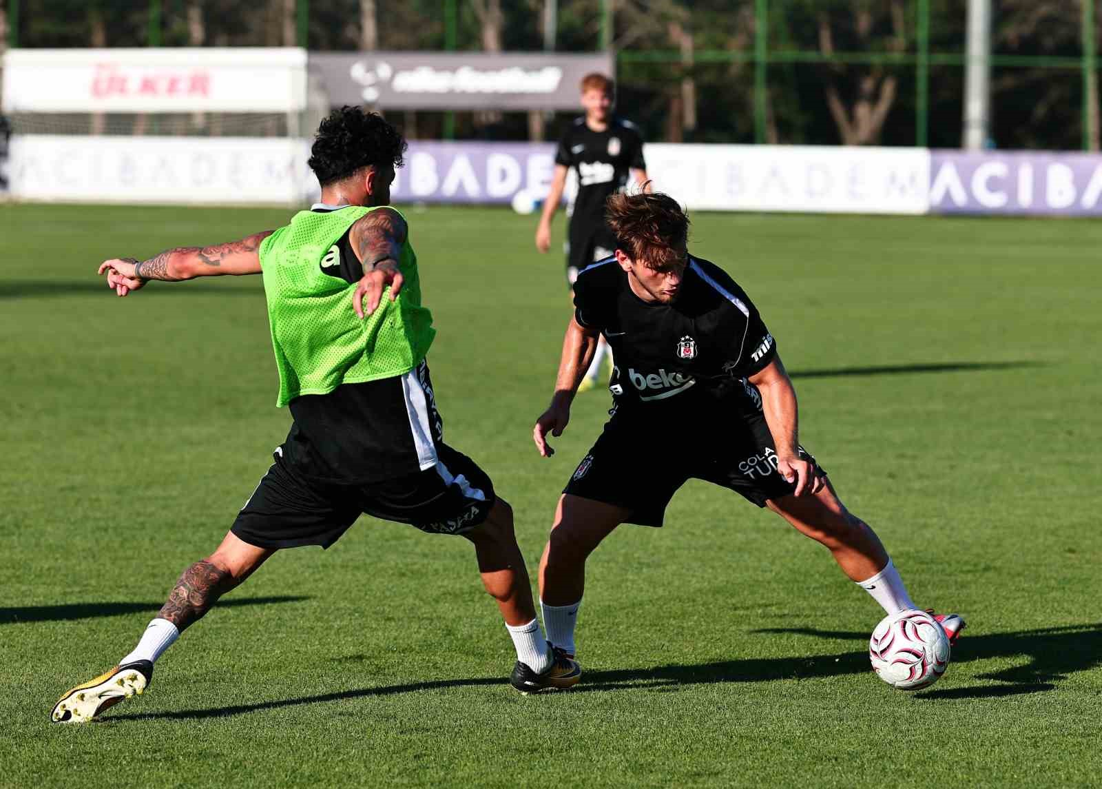 besiktas-gunu-cift-antrenmanla-tamamladi