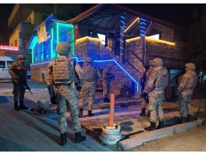 Denizli’de 30 Adrese Fuhuş Baskını: 71 Gözaltı