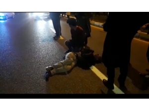 Karayolunda Karşıdan Karşıya Geçerken Otomobil Çarptı