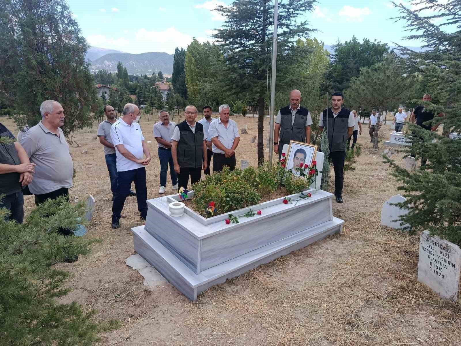 kutahya-da-sehit-orman-isletme-sefi-murat-yildirim-vefatinin-yil-donumunde-dualarla-anildi