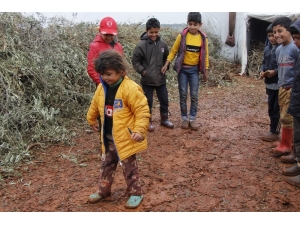 Savaşın Çocukları Acılarını Oyun Oynayarak Unutmaya Çalışıyor