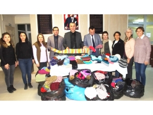 Kadınlar Çocuklar Üşümesin Diye İmece Yaptı