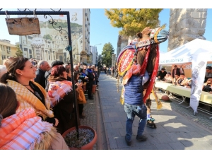 Develer Podyuma Çıktı