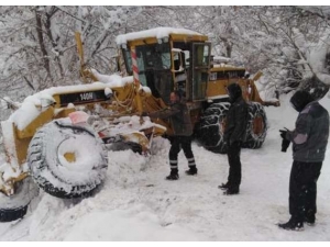 Belediye Karla Mücadele Ekibi Kaza Geçirdi