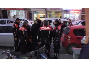 ‘Arkadaşımı Arayacağım’ Diyerek Tanımadığı Şahsın Telefonunu Alıp Kaçtı