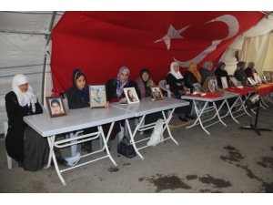 Hdp Önündeki Ailelerin Evlat Nöbeti 139’uncu Gününde