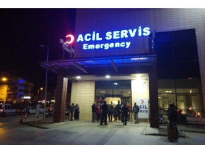 Maganda Kurşunu Parkta Oturan Gençleri Vurdu