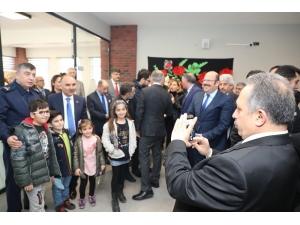 Başkan Çekti, Çocuklar Mutlu Oldu