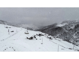 Karla Kaplı Yaylalarda Muhteşem Görüntüler