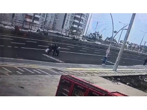 Karşıya Geçerken Aracın Altında Kalan Şahıs Ağır Yaralandı