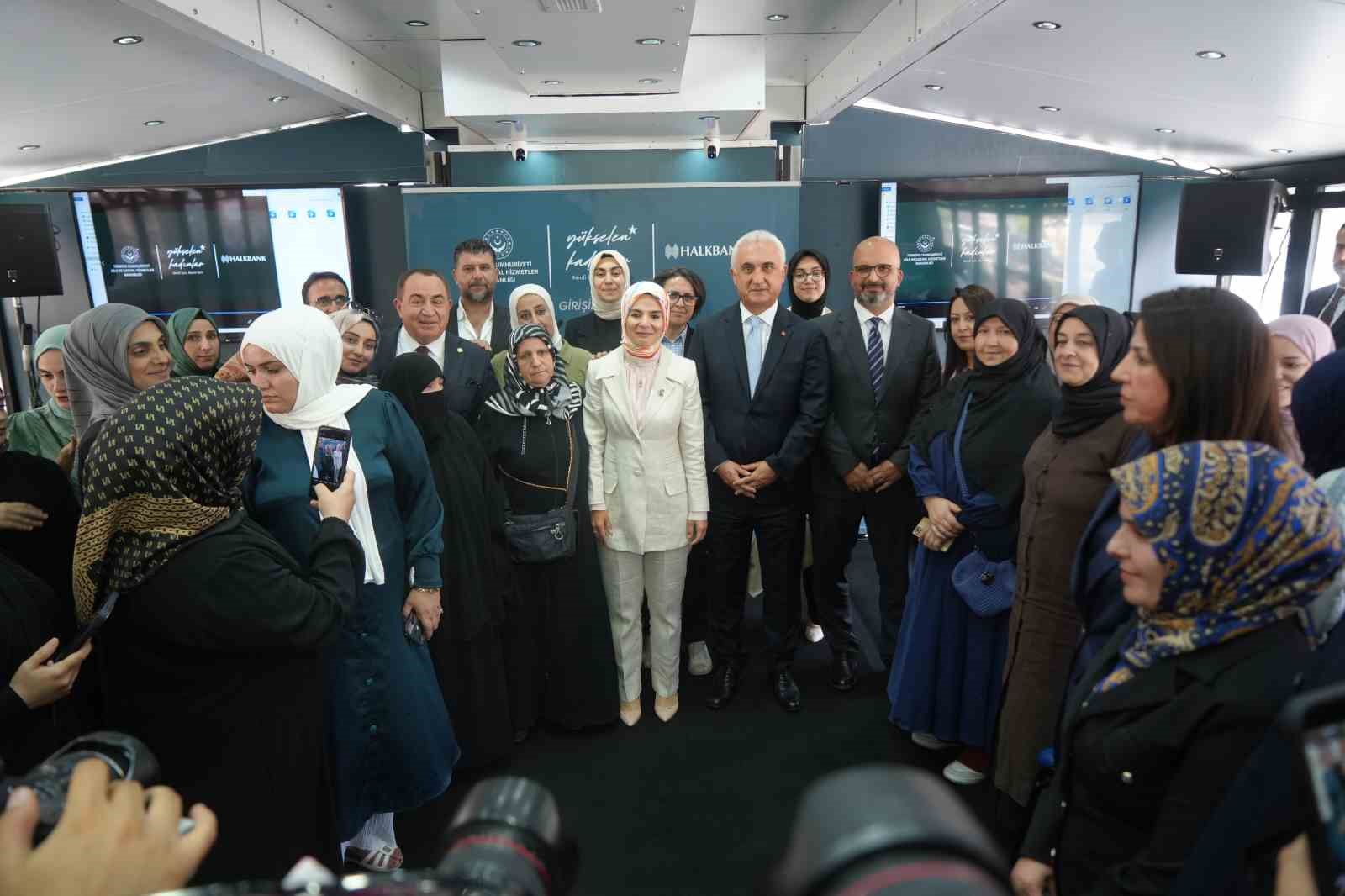bakan-goktas-mus-ta-yukselen-kadinlar-girisimcilik-egitim-tiri-ni-ziyaret-etti