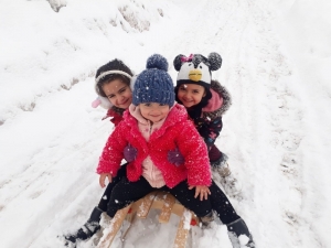 Hakkari’de Çocukların Kızak Keyfi