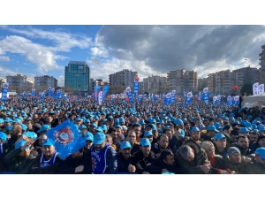 Türk Metal Sendikası Bursa Mitingi’nde Binlerce İşçi Buluştu