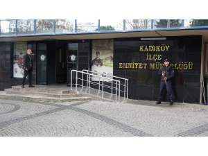 Kadıköy’de Eşi Ve Annesini Öldüren Zanlı Adliyeye Sevk Edildi