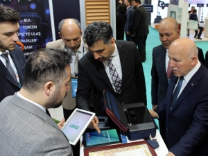 Başkan Sekmen, “Akıllı Şehirler” Sergisindeydi