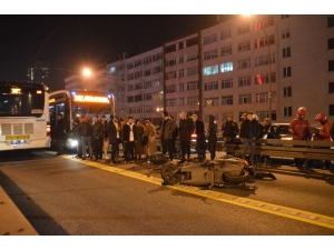 Metrobüs Yolunda Akıl Almaz Kaza, Metrobüs Motosiklete Çarptı