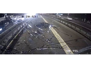 Metrobüsle Motosikletin Çarpıştığı Anlar Kamerada