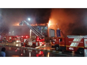 Kocaeli’de Avm’de Yangın