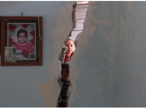 Çocukları Ölümün Eşiğindeki Ailenin Evleri Yıkılmak Üzere