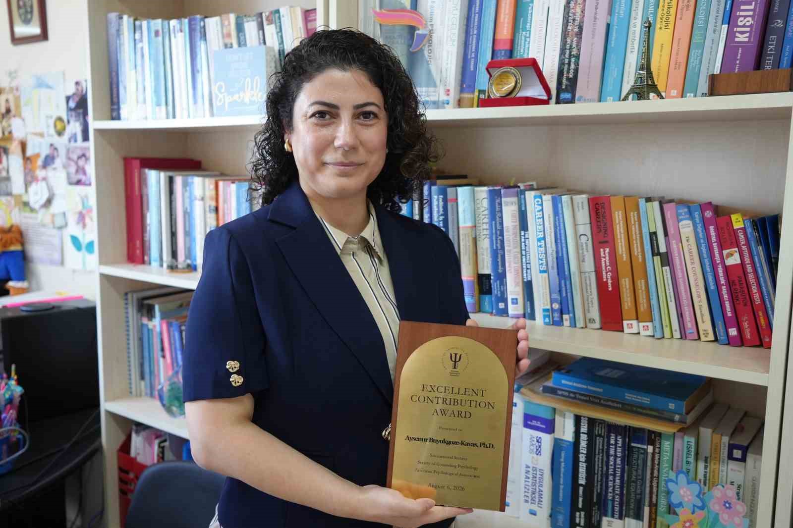 abd-den-ustun-katki-odulu-alan-profesor-genclerin-en-cok-yasadigi-sorunlardan-biri-belirsizlik